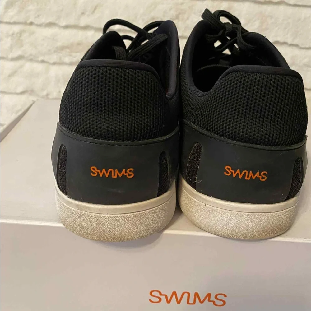 Swims great size